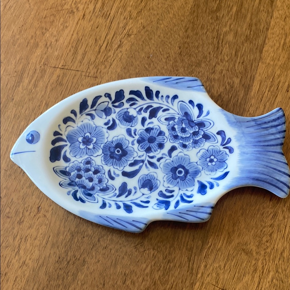 Blue And White Floral Fish-Shaped Ceramic Dish
